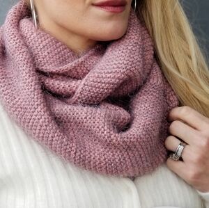SOFT & COZY MAUVE INFINITY SCARF